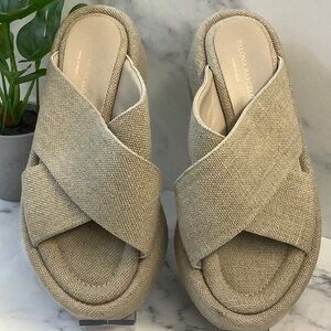 NWT Paloma Barcelo Tan Mules with Crossover Design Size 8.5